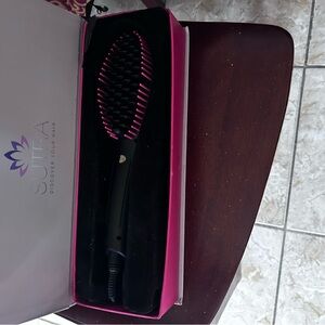 Black and Pink Hair Straightening Brush